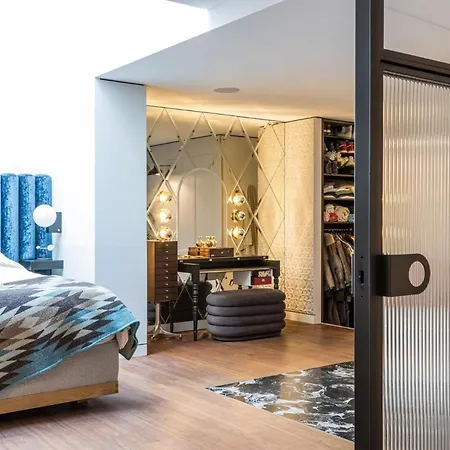 Apartment Artistic, Light And Spacious 3-bedrooms *