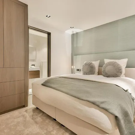 Artistic, Light And Spacious 3-bedrooms Appartement Amsterdam