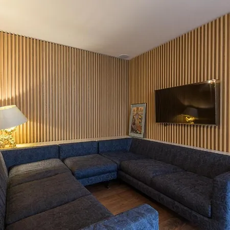 Apartment Artistic, Light And Spacious 3-bedrooms Amsterdam