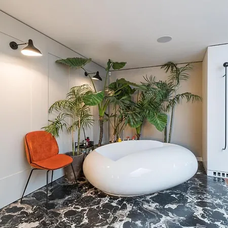 Artistic, Light And Spacious 3-bedrooms