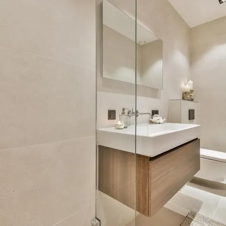 Apartment Artistic, Light And Spacious 3-bedrooms *