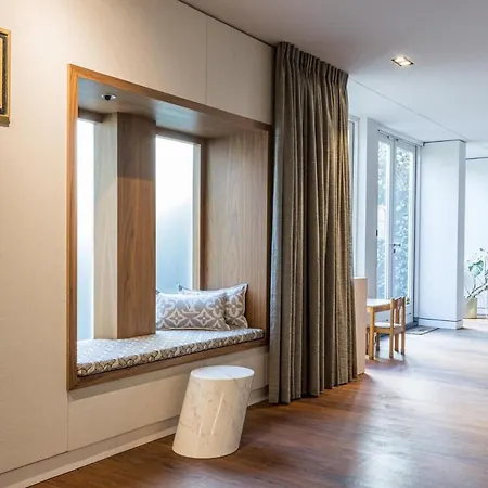 Apartment Artistic, Light And Spacious 3-bedrooms Amsterdam