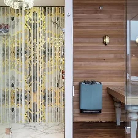 Artistic, Light And Spacious 3-bedrooms Amsterdam