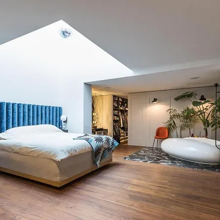Artistic, Light And Spacious 3-bedrooms * Amsterdam