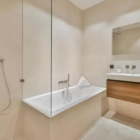 Artistic, Light And Spacious 3-bedrooms Appartement *