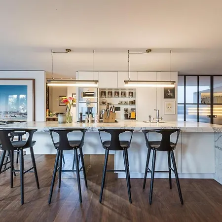 Artistic, Light And Spacious 3-bedrooms Appartement